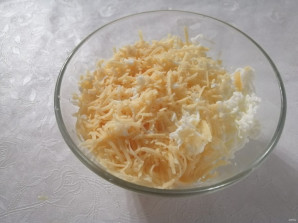 Закуска из колбасы с сыром, чесноком и майонезом "Махеевъ" - фото шаг 2