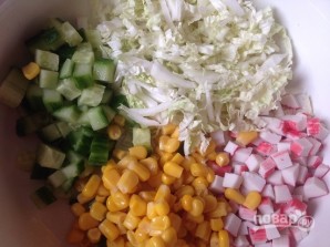 Салат с крабовыми палочками и пекинской капустой - фото шаг 4