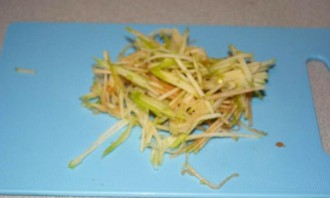 Салат с лисичками маринованными - фото шаг 2