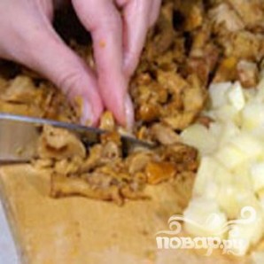 Пирог с лисичками и картофелем - фото шаг 1