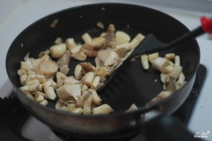 Суп с брокколи и грибами - фото шаг 2