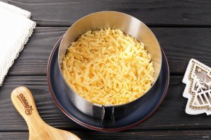 Салат слоеный с креветками - фото шаг 9