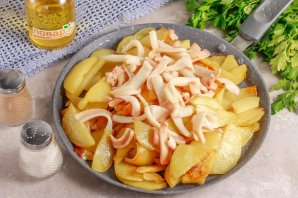 Жареная картошка с кальмарами на сковороде - фото шаг 7