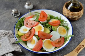 Вкусный салат с маринованными мидиями в рассоле - фото шаг 3
