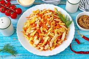 Салат с курицей, омлетом и корейской морковью - фото шаг 9