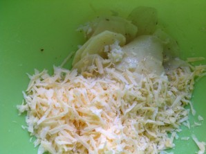 Слоеный запеченый картофель с сыром - фото шаг 2