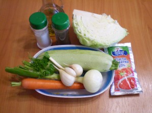 Кабачки, тушеные с овощами - фото шаг 1