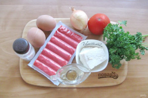 Салат с крабовыми палочками и брынзой - фото шаг 1