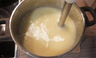 Чесночный суп в хлебе - фото шаг 7