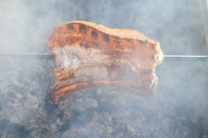 Шашлык на косточке из свинины - фото шаг 6