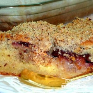 Сливовый пирог с ореховой посыпкой - фото шаг 6
