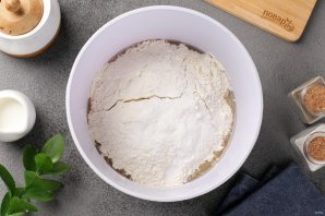 Пирожки на кефире в духовке без дрожжей - фото шаг 3