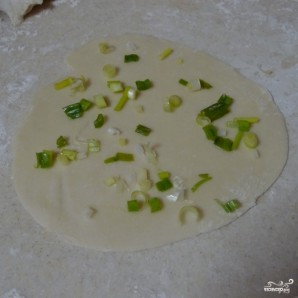 Лепешки с зеленым луком - фото шаг 1