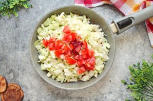 Тушеная капуста с мясом - фото шаг 7
