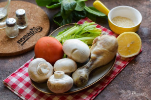 Салат с курицей, сельдереем и шампиньонами - фото шаг 1