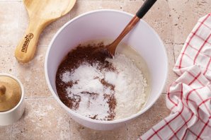 "Манник" на кефире с какао - фото шаг 4