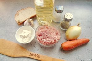 Фрикадельки в сметанном соусе в духовке - фото шаг 1