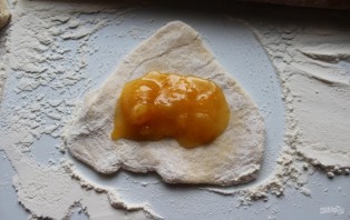 Пирожки со сливой из дрожжевого теста - фото шаг 15