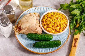 ПП салат с курицей и кукурузой - фото шаг 1