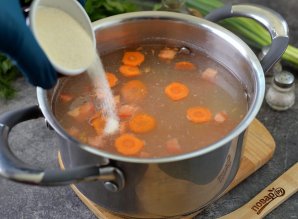 Суп из минтая с манкой и зелёным луком - фото шаг 4