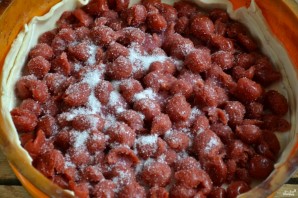 Пирог с ягодами из слоеного бездрожжевого теста - фото шаг 3