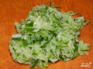 Салат с редиской и кукурузой - фото шаг 3