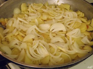 Картошка с шампиньонами на сковороде - фото шаг 6