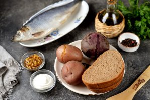 Сморреброд с сельдью, свекольным пюре и картофелем - фото шаг 1