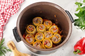 Кабачки с фаршем в мультиварке