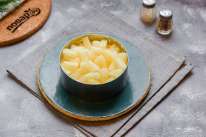 Салат с ананасами и сыром - фото шаг 6