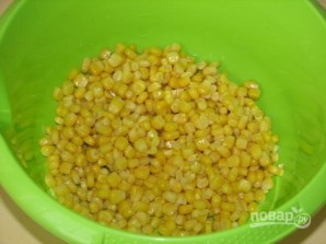 Салат из консервированной кукурузы - фото шаг 1