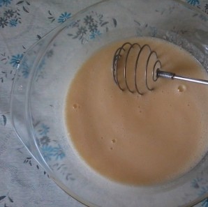 Бисквит со смородиновым вареньем - фото шаг 1