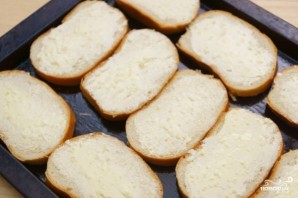 Гренки с чесноком и сыром в духовке - фото шаг 4