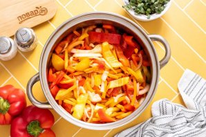 Салат из перца моркови и лука - фото шаг 6
