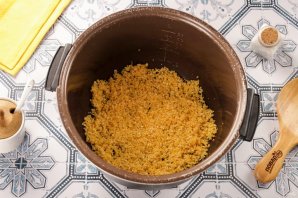 Кукурузная каша на молоке в мультиварке - фото шаг 3