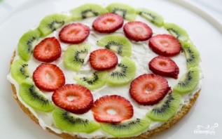 Бисквитный торт с фруктами и творожным кремом - фото шаг 11