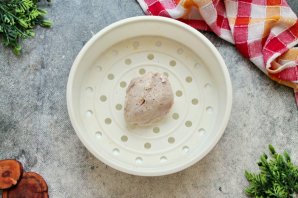 Курица на пару в мультиварке - фото шаг 7