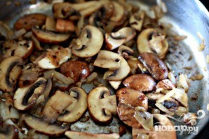 Колбаса с грибами и тортеллини - фото шаг 2