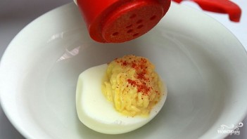 Яйца, фаршированные горчицей - фото шаг 8