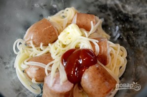 Лучший рецепт спагетти в сосисках, с сыром и кетчупом - фото шаг 4