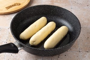 Сосиски в тесте на сковороде - фото шаг 7
