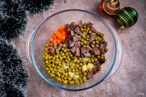 Салат "Оливье" новогодний