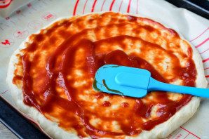 Пицца с беконом и помидорами - фото шаг 10
