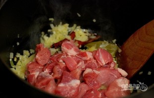 Макароны со свининой на сковороде - фото шаг 4