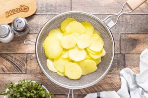 Картофельные чипсы в духовке без масла - фото шаг 6