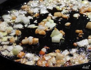 Картофельное пюре с жареным луком - фото шаг 3