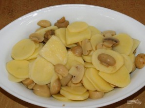 Картофель с грибами и сыром в духовке - фото шаг 3