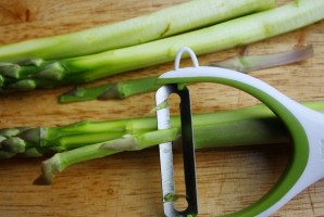 Кижуч, запеченный с овощами - фото шаг 2