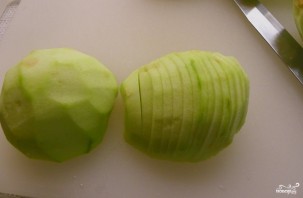 Яблочный пирог из слоеного дрожжевого теста - фото шаг 2