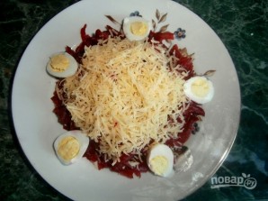 Салат из свеклы с сыром и яйцом - фото шаг 3